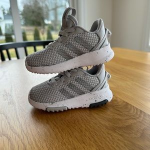 NWOT toddler Adidas sneaker